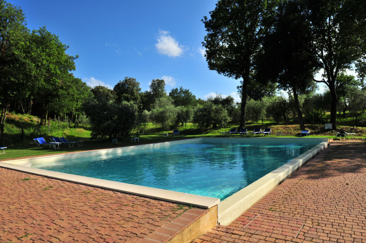 Pool in Monteriggioni Farmhouse